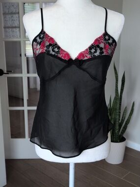 Vintage Y2K Madison Studio Intimates Black and Red Lace Camisole Size Medium